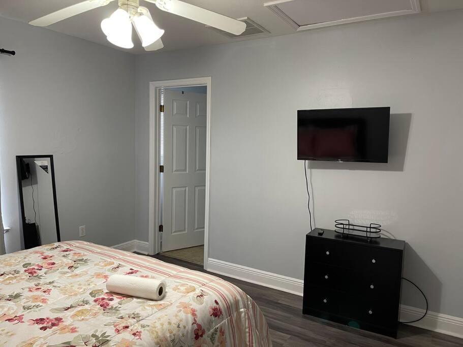 Cheerful 3-Bedrooms With Free Parking On Premises Tallahassee Eksteriør bilde
